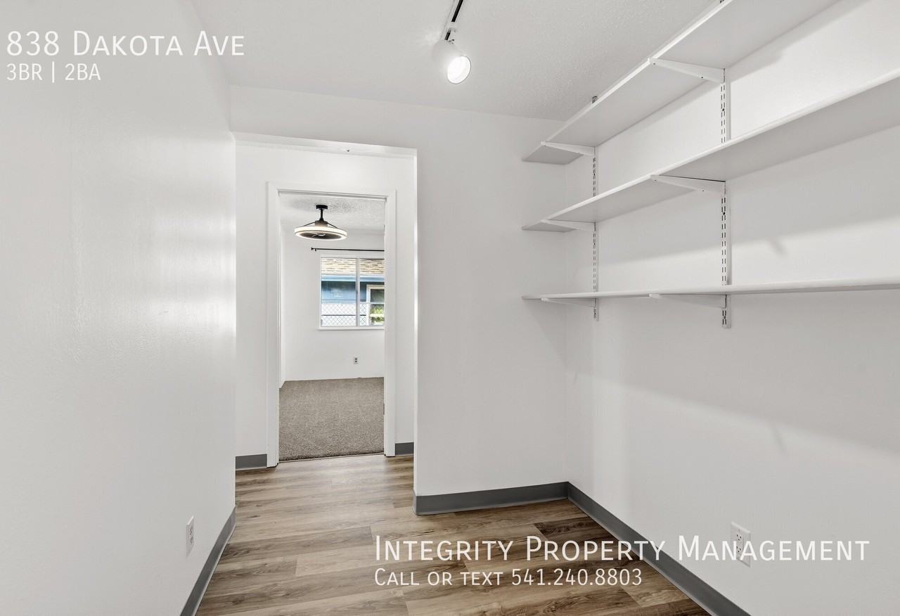 838 Dakota Ave - Photo 6 of 15