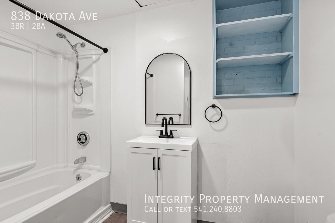 838 Dakota Ave - Photo 7 of 15