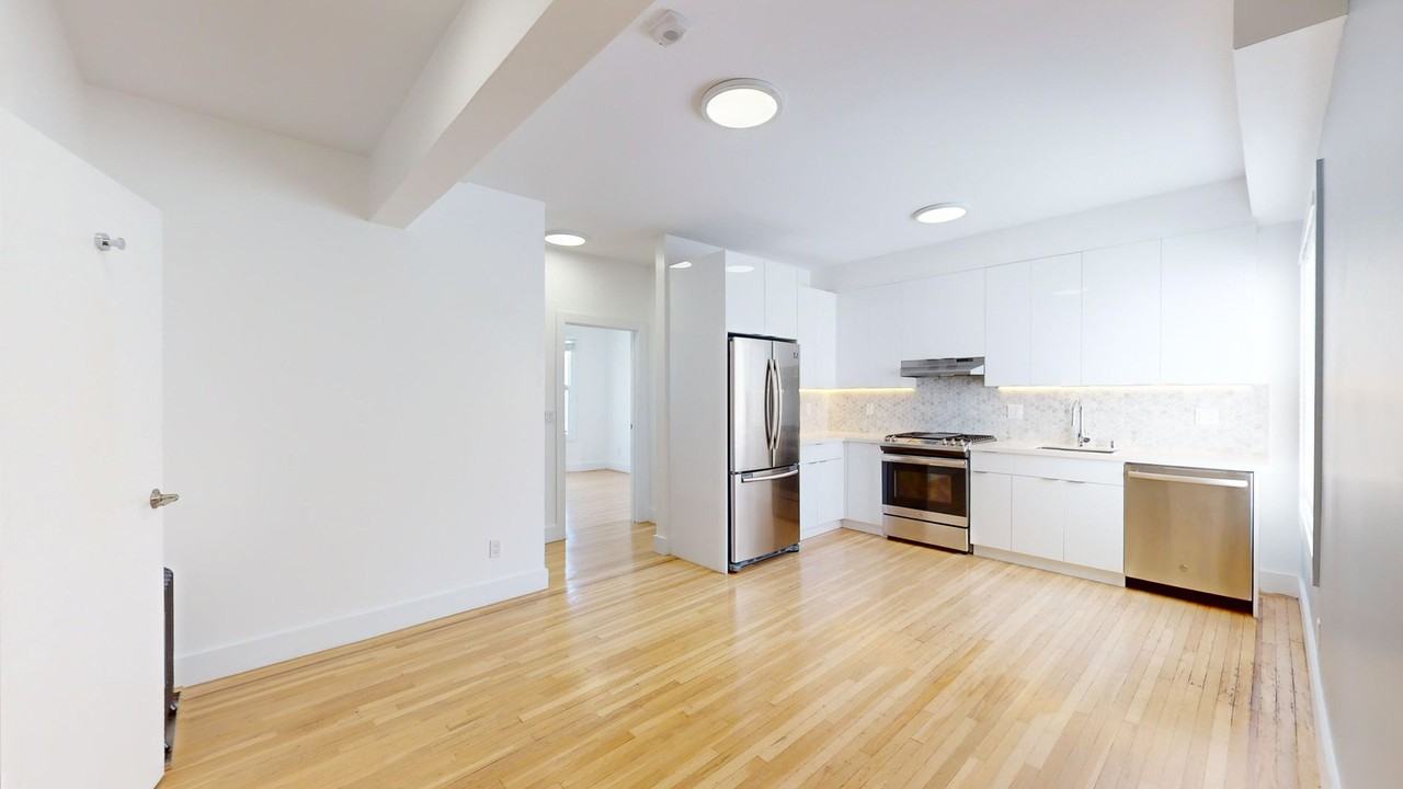 2942 Franklin St #4 - Photo 4 of 24