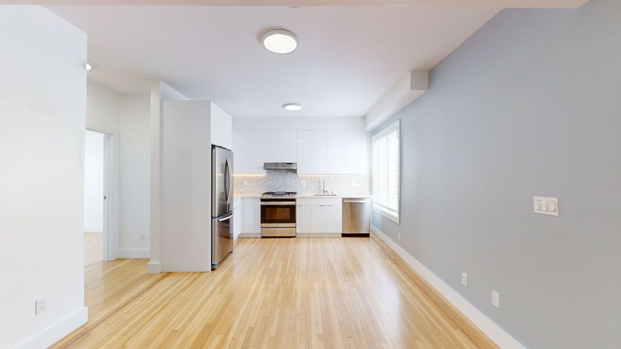 2942 Franklin St #4 - Photo 5 of 24