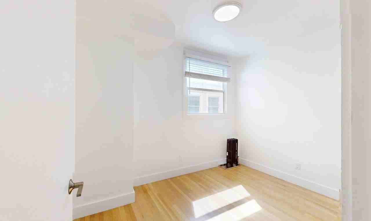 2942 Franklin St #4 - Photo 6 of 24