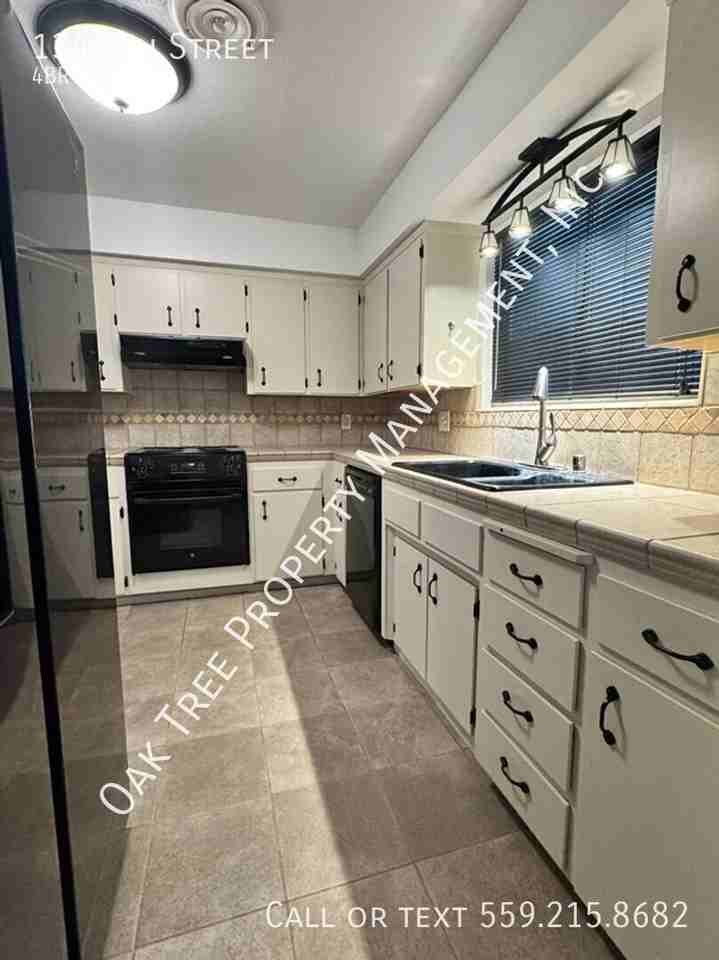 134 9th St - Photo 4 of 20