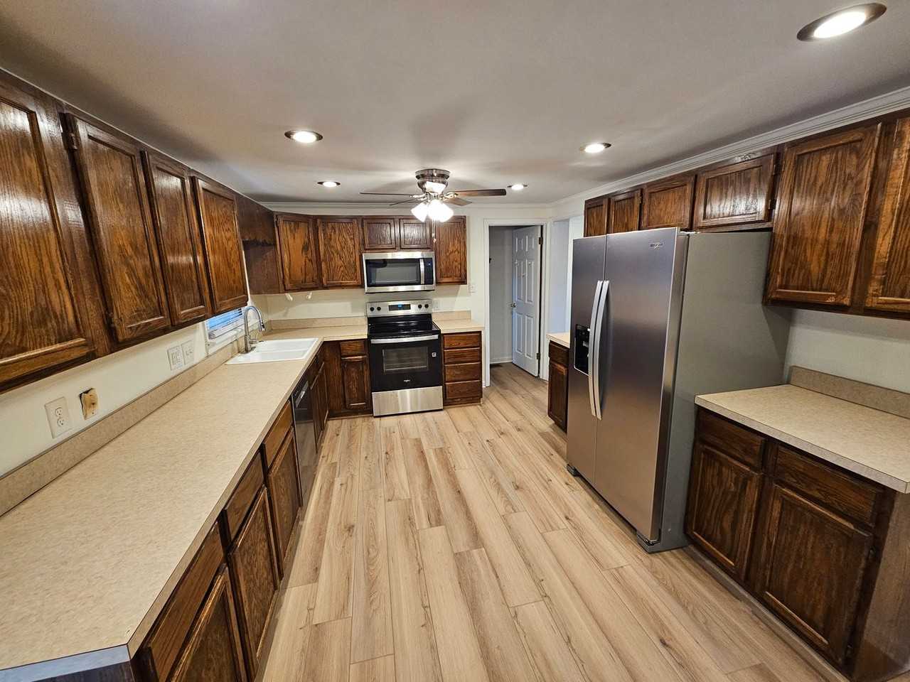 1318 Planters Dr - Photo 4 of 16