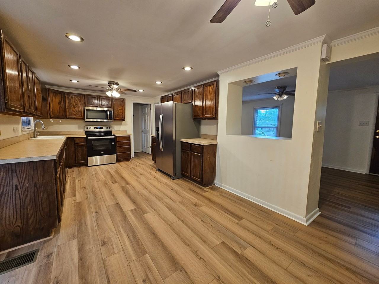1318 Planters Dr - Photo 5 of 16