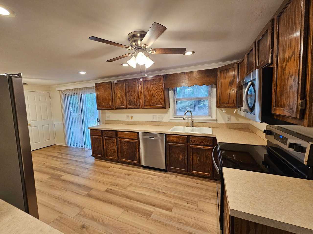 1318 Planters Dr - Photo 6 of 16