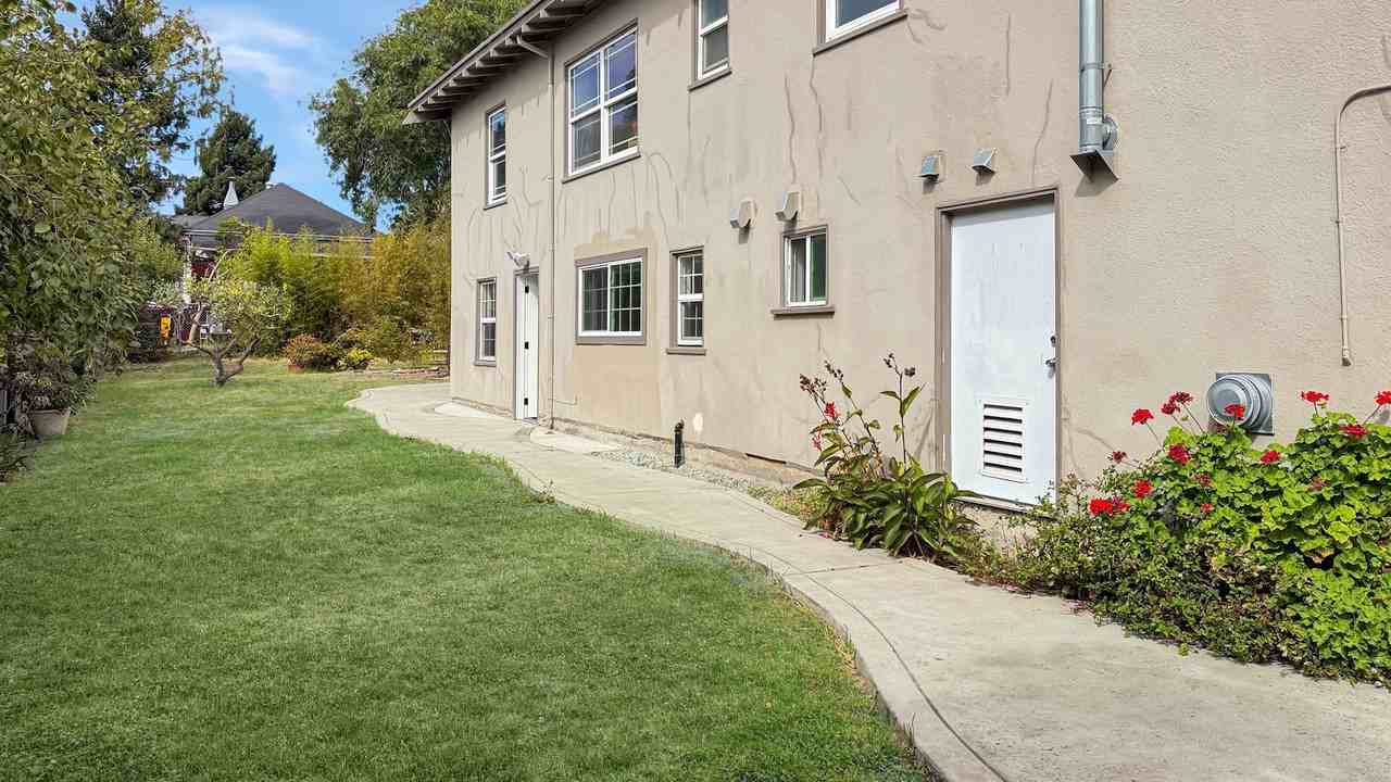 1623 Harmon St #B - Photo 2 of 21