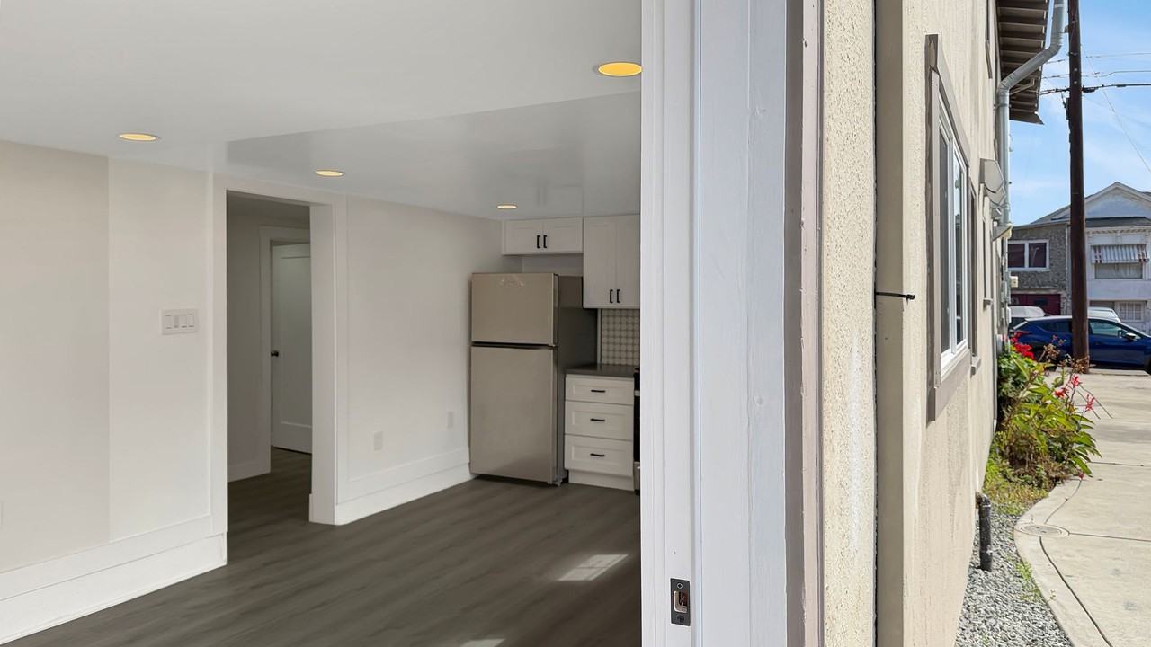 1623 Harmon St #B - Photo 4 of 21
