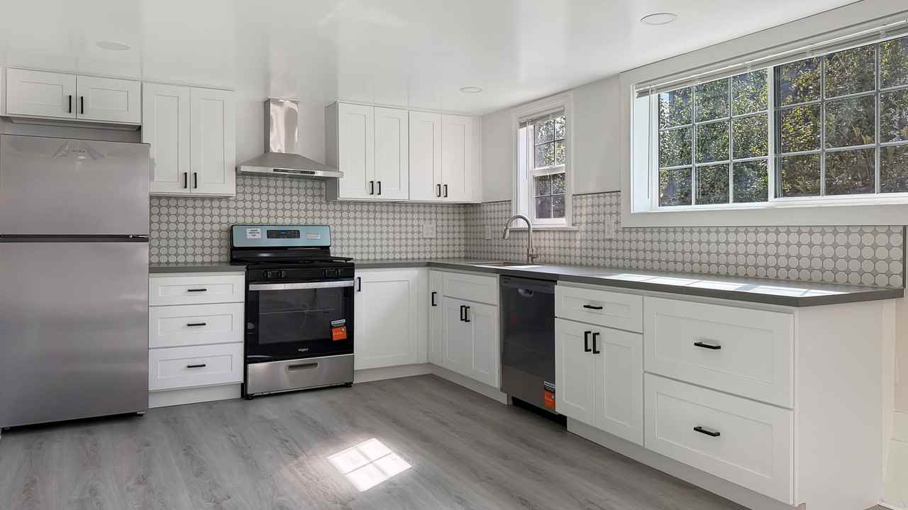 1623 Harmon St #B - Photo 6 of 21