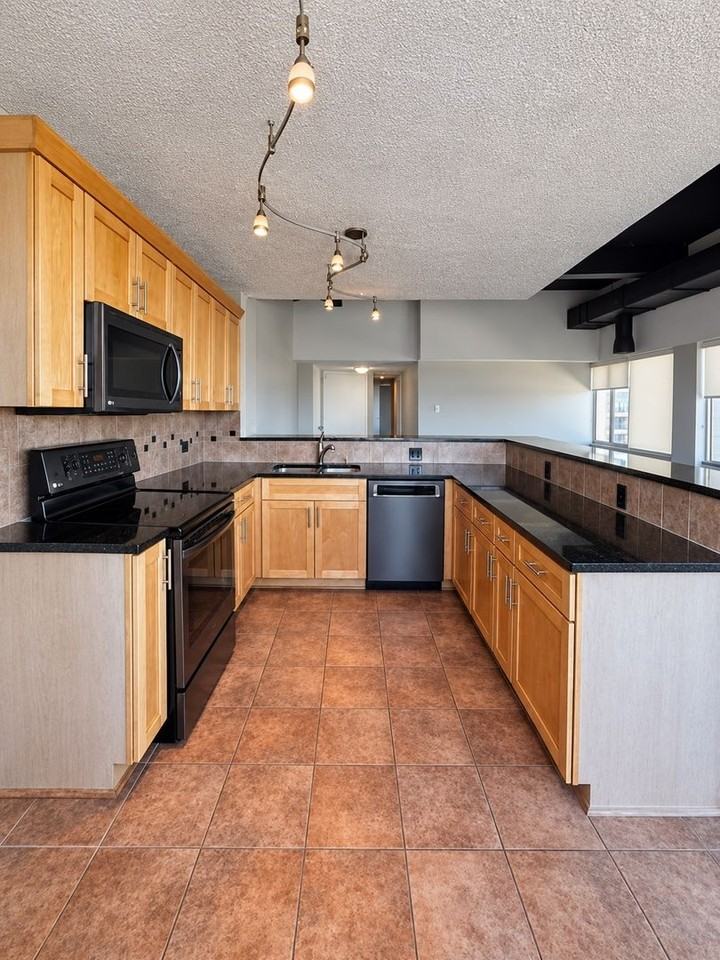 105 N 31st Ave #904 - Photo 6 of 18