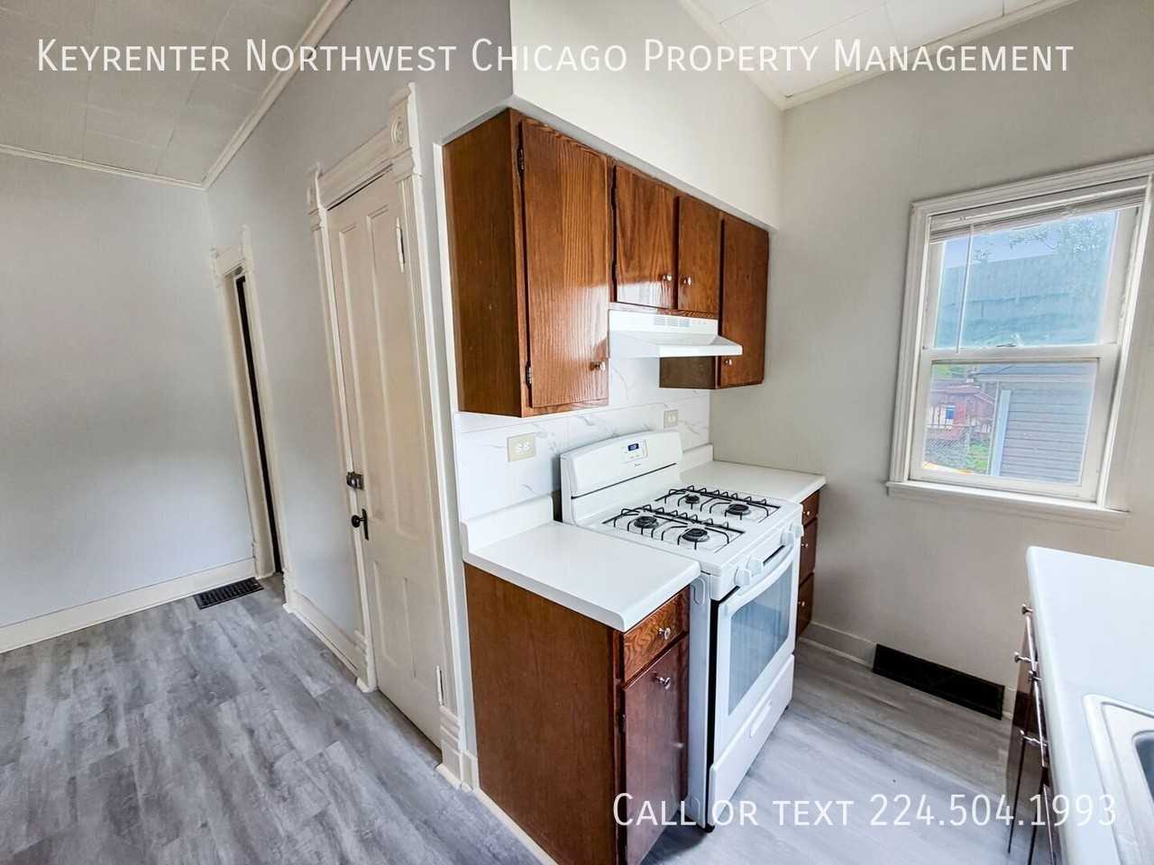 754 S Liberty St - Photo 4 of 25