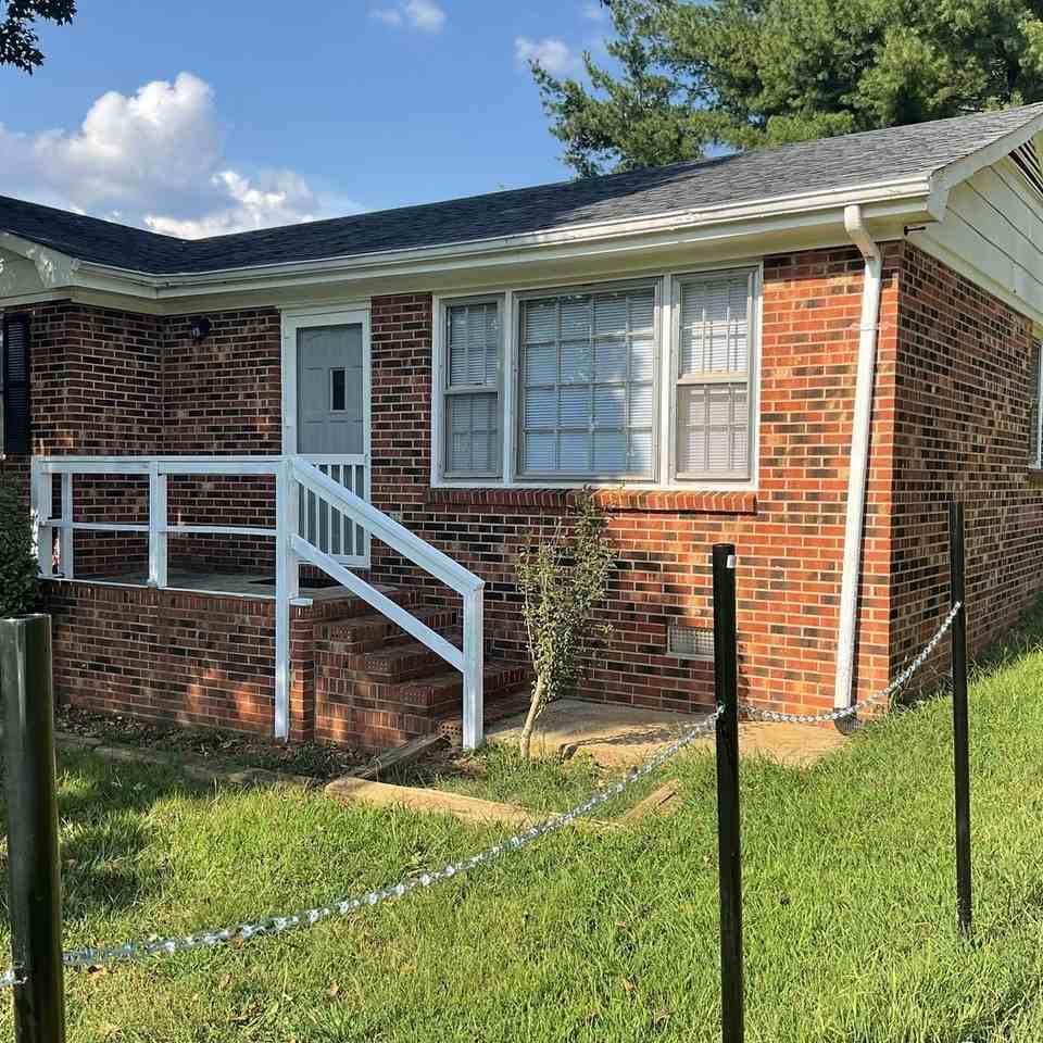2835 Shrum St - Photo 2 of 18