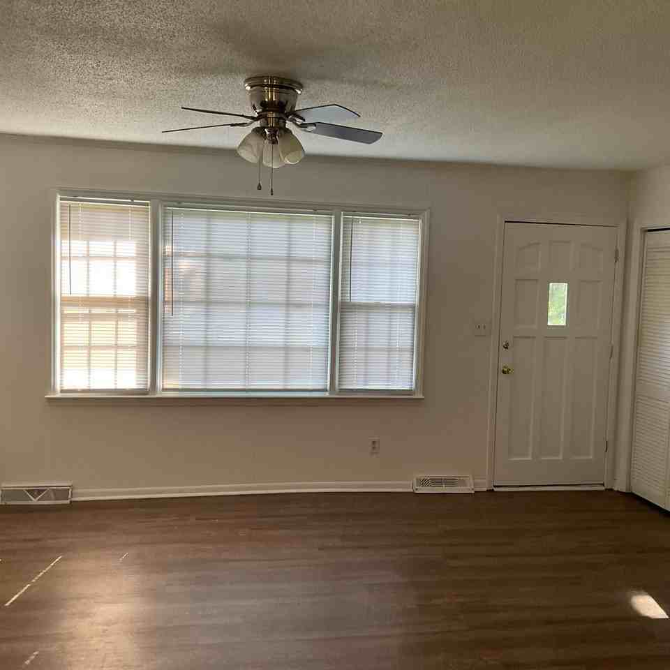 2835 Shrum St - Photo 4 of 18