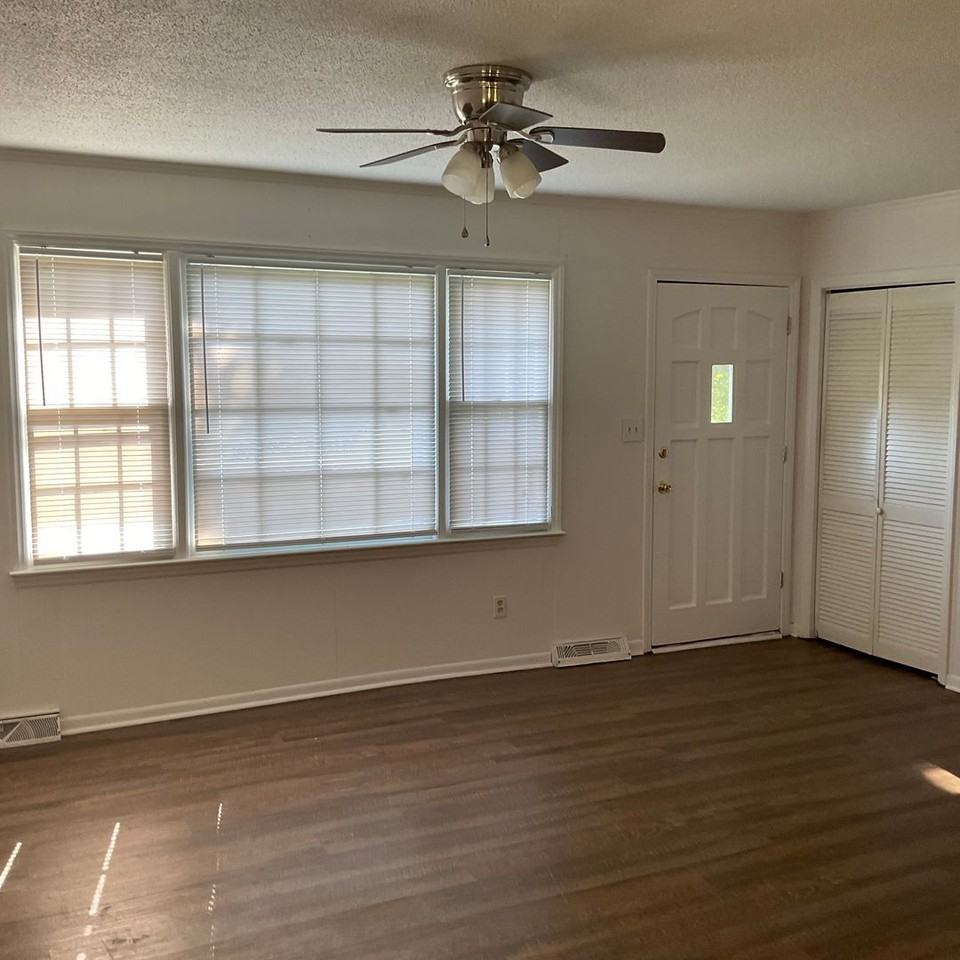 2835 Shrum St - Photo 5 of 18