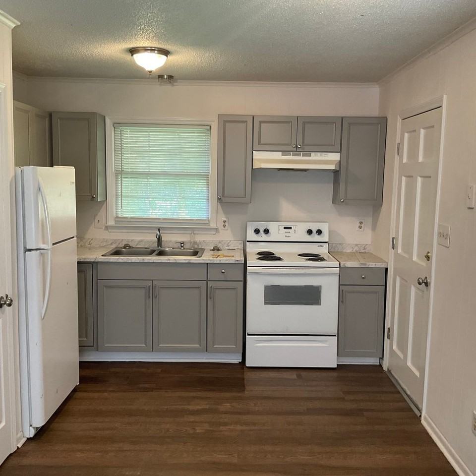 2835 Shrum St - Photo 6 of 18