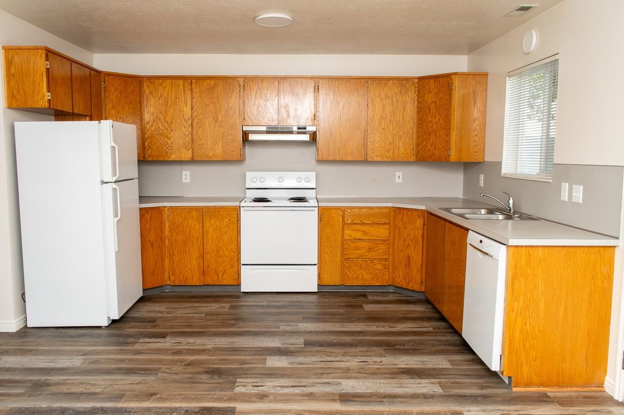 1395 N 290 W - Photo 3 of 8