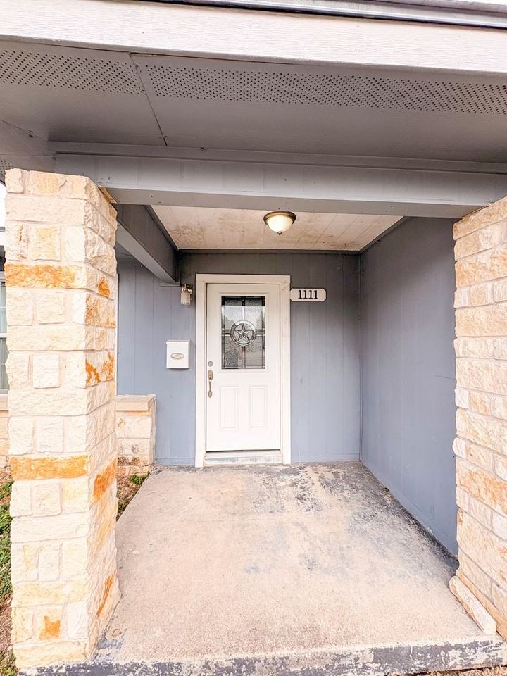 1111 N 8th St - Photo 2 of 17