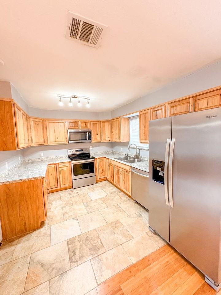 1111 N 8th St - Photo 4 of 17