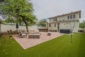 featured image of 645 E 1st St