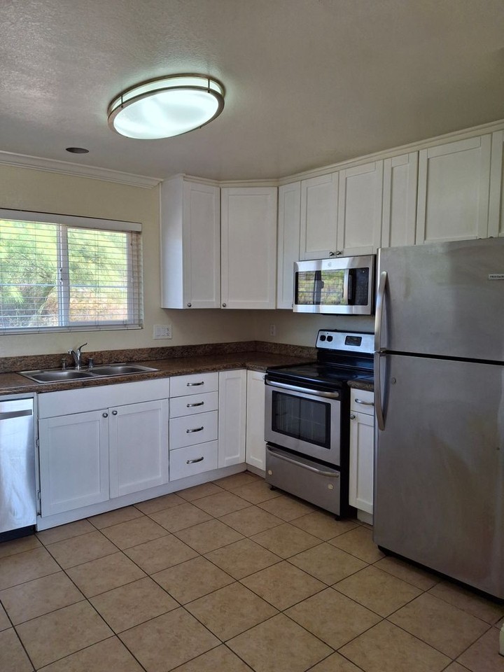 1440 Oakdale Ave #18 - Photo 3 of 11