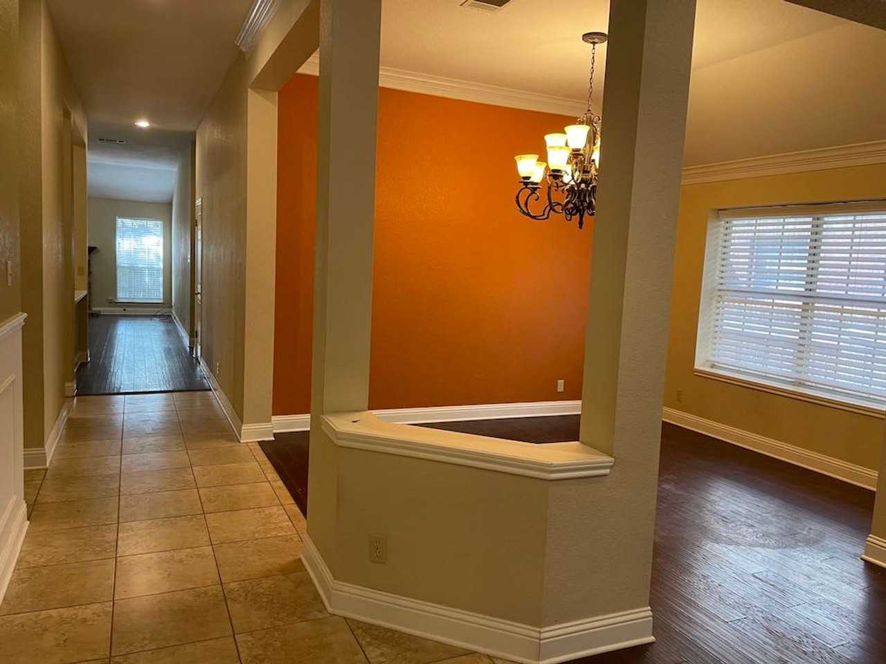 1313 Nightingale Dr - Photo 3 of 26