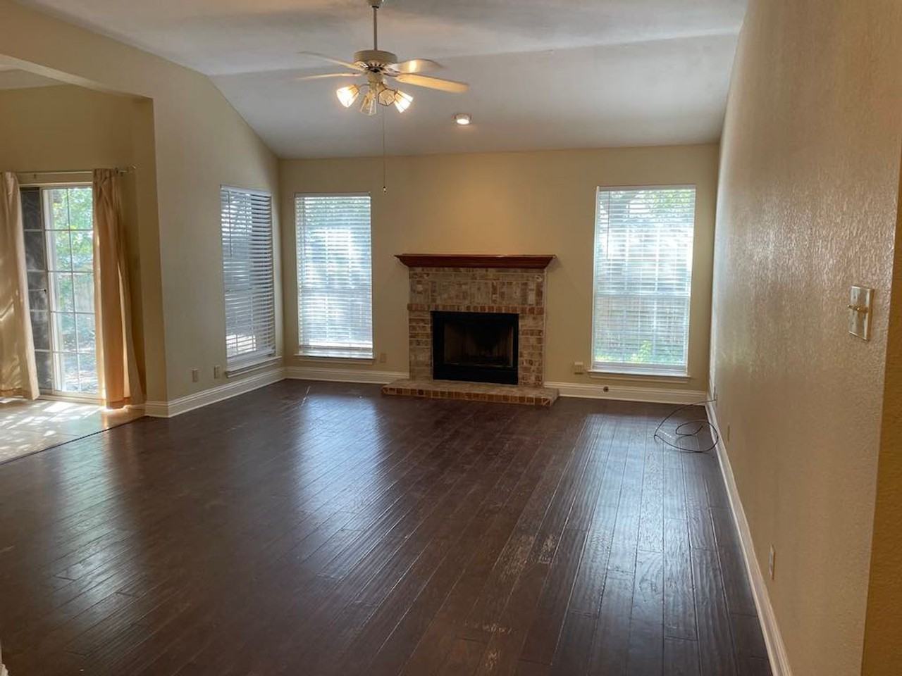 1313 Nightingale Dr - Photo 4 of 26