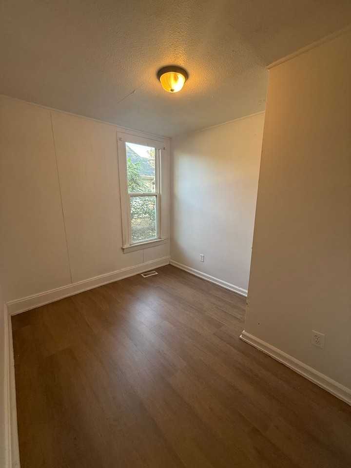 1926 W Chestnut St - Photo 5 of 11