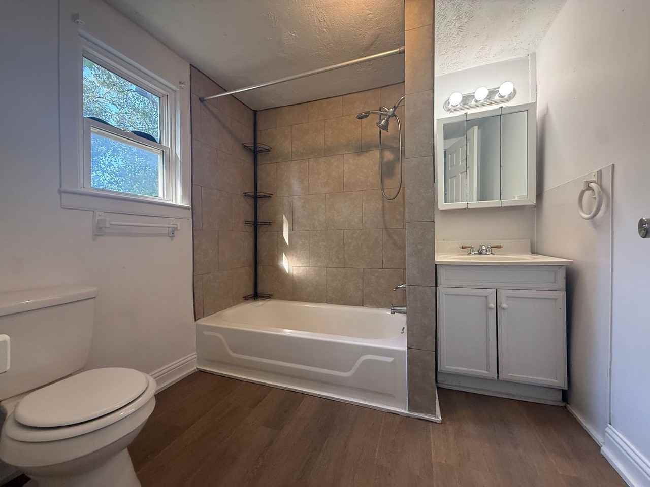 1926 W Chestnut St - Photo 6 of 11