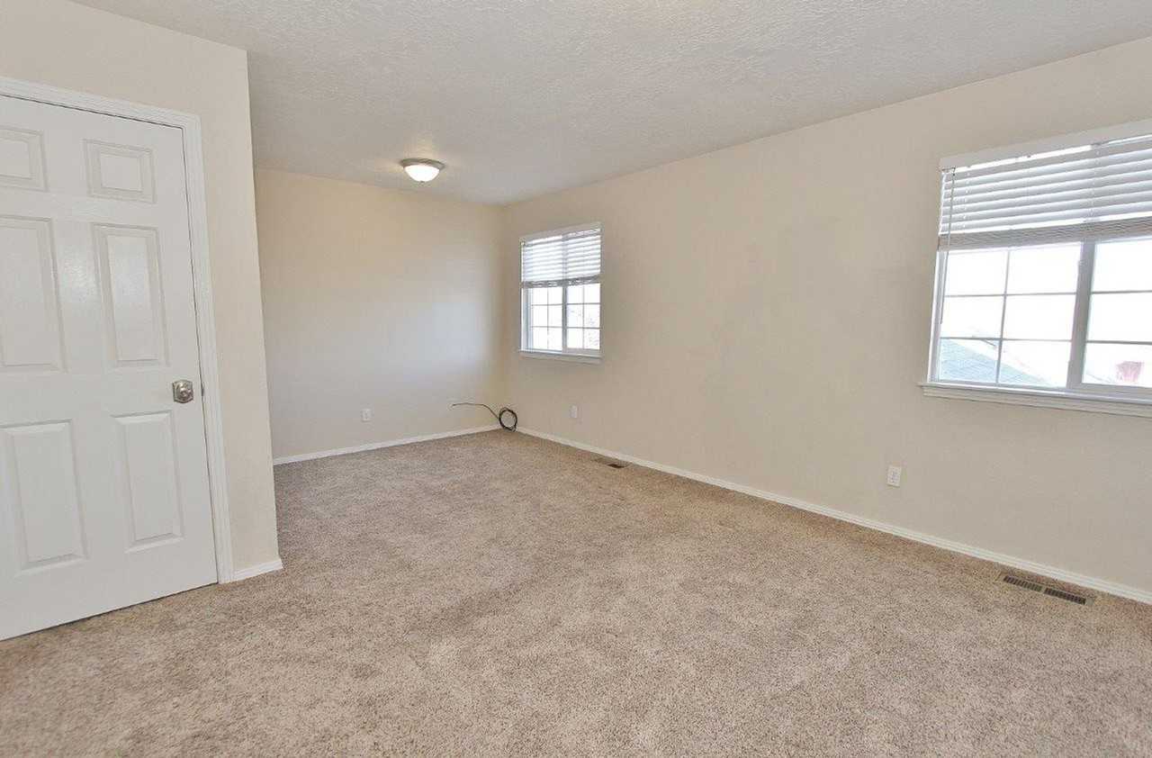 1803 W Mulhuland Ct - Photo 6 of 26