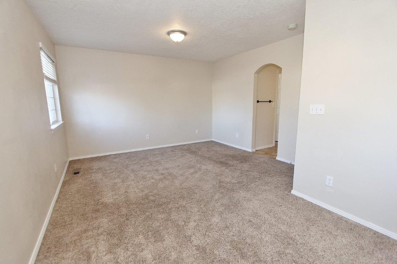 1803 W Mulhuland Ct - Photo 7 of 26