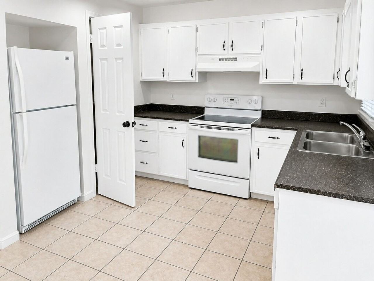 1406B Crystal Ct - Photo 2 of 7