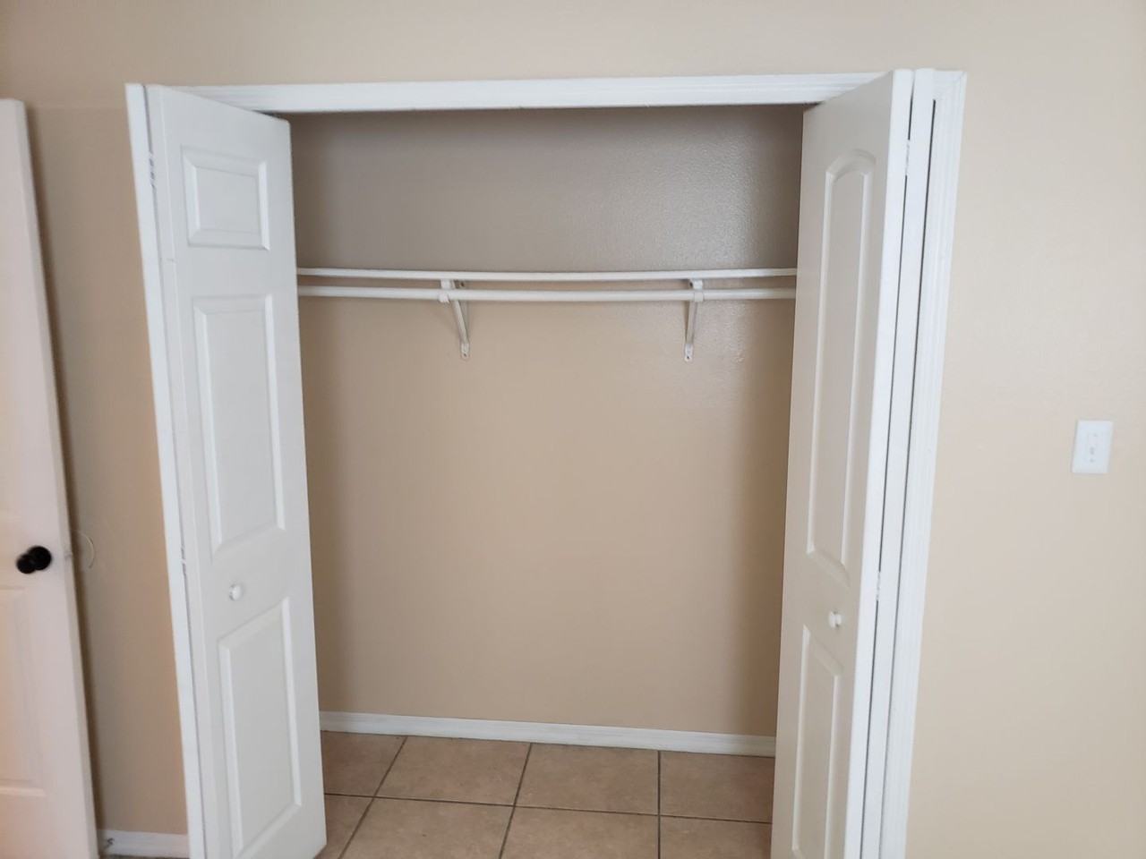 1406B Crystal Ct - Photo 4 of 7