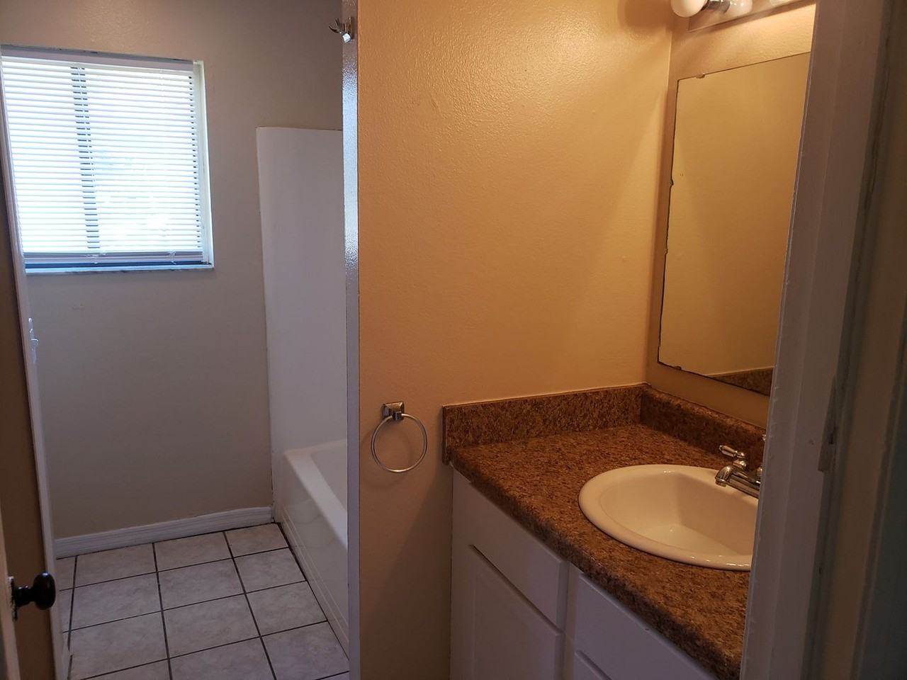 1406B Crystal Ct - Photo 7 of 7