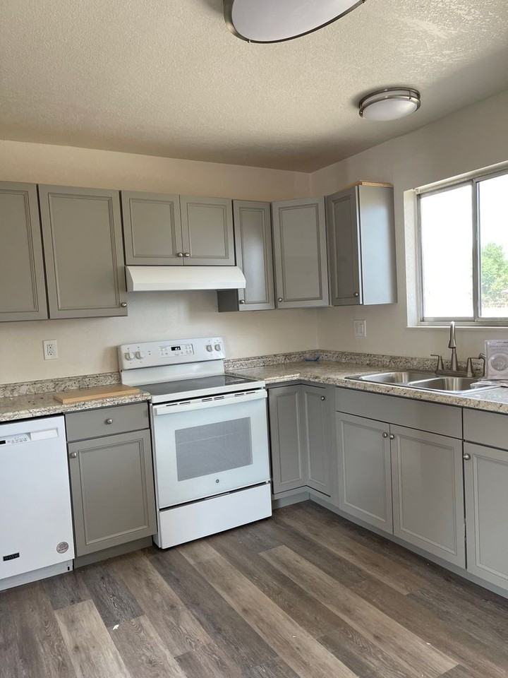 2015 Pear St - Photo 6 of 13