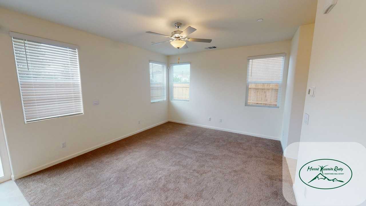 371 Shafer Ave - Photo 3 of 18