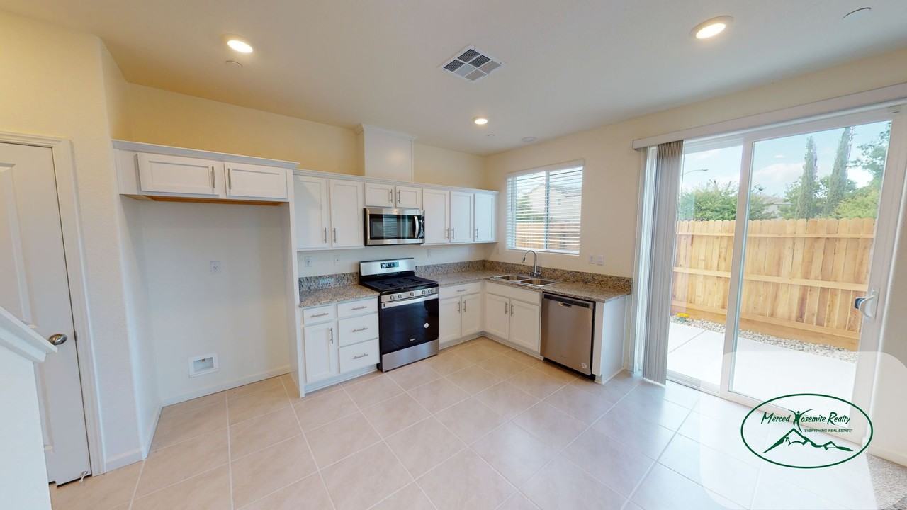 371 Shafer Ave - Photo 5 of 18