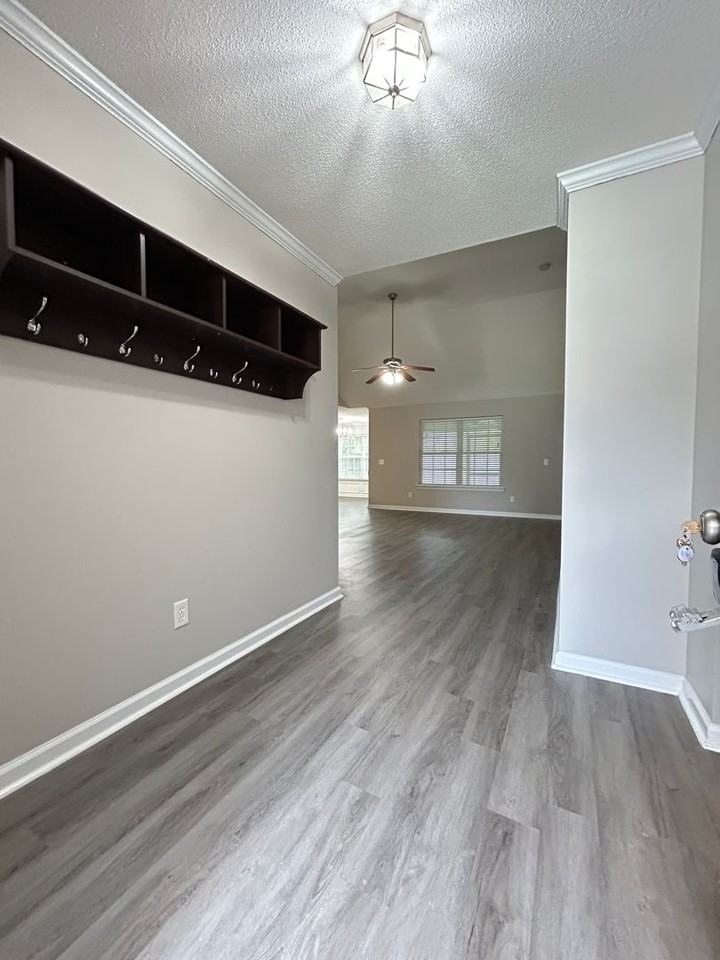24 Rainier Ln - Photo 3 of 25