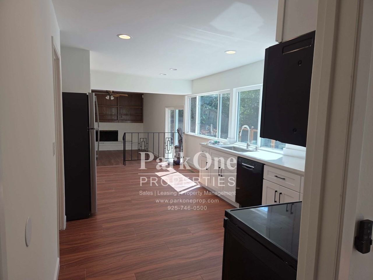 1501 Fieldcrest Dr - Photo 3 of 22