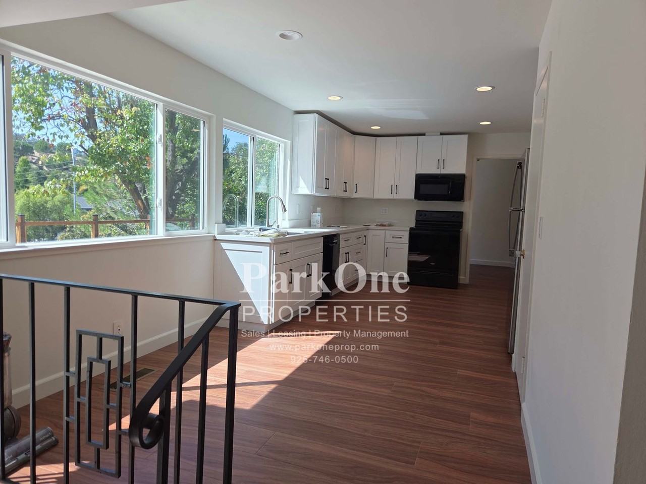 1501 Fieldcrest Dr - Photo 4 of 22