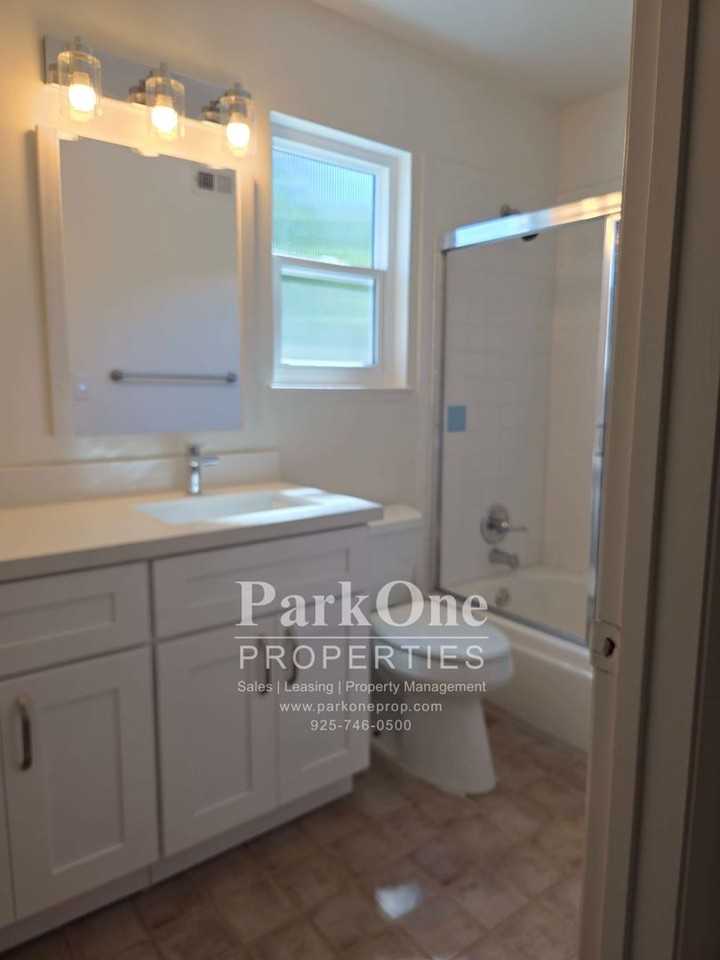 1501 Fieldcrest Dr - Photo 5 of 22