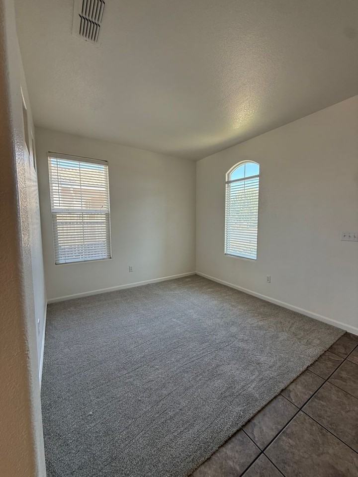 10136 Waterfield Dr - Photo 2 of 15