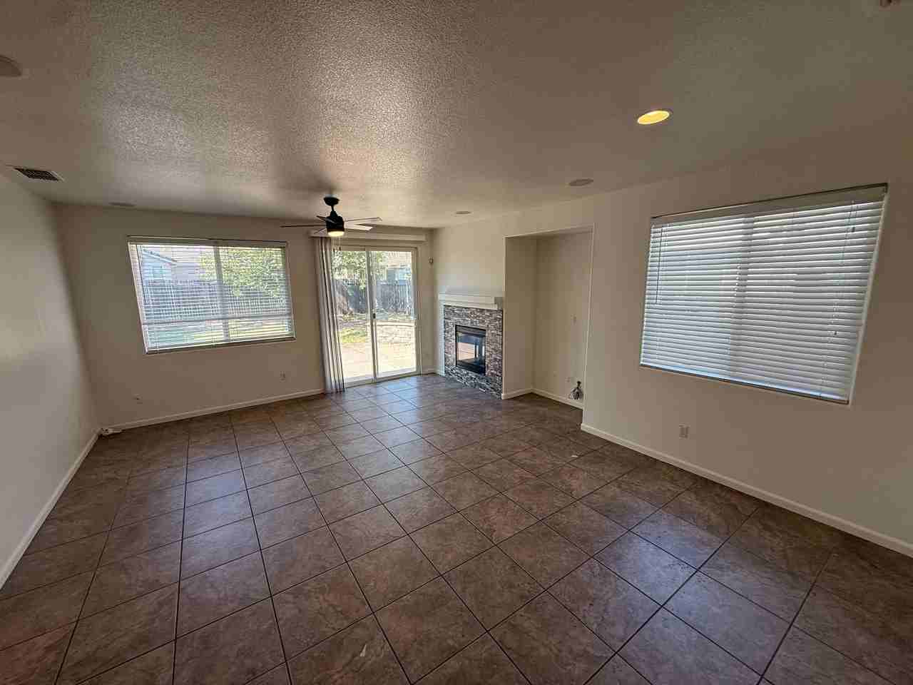 10136 Waterfield Dr - Photo 3 of 15
