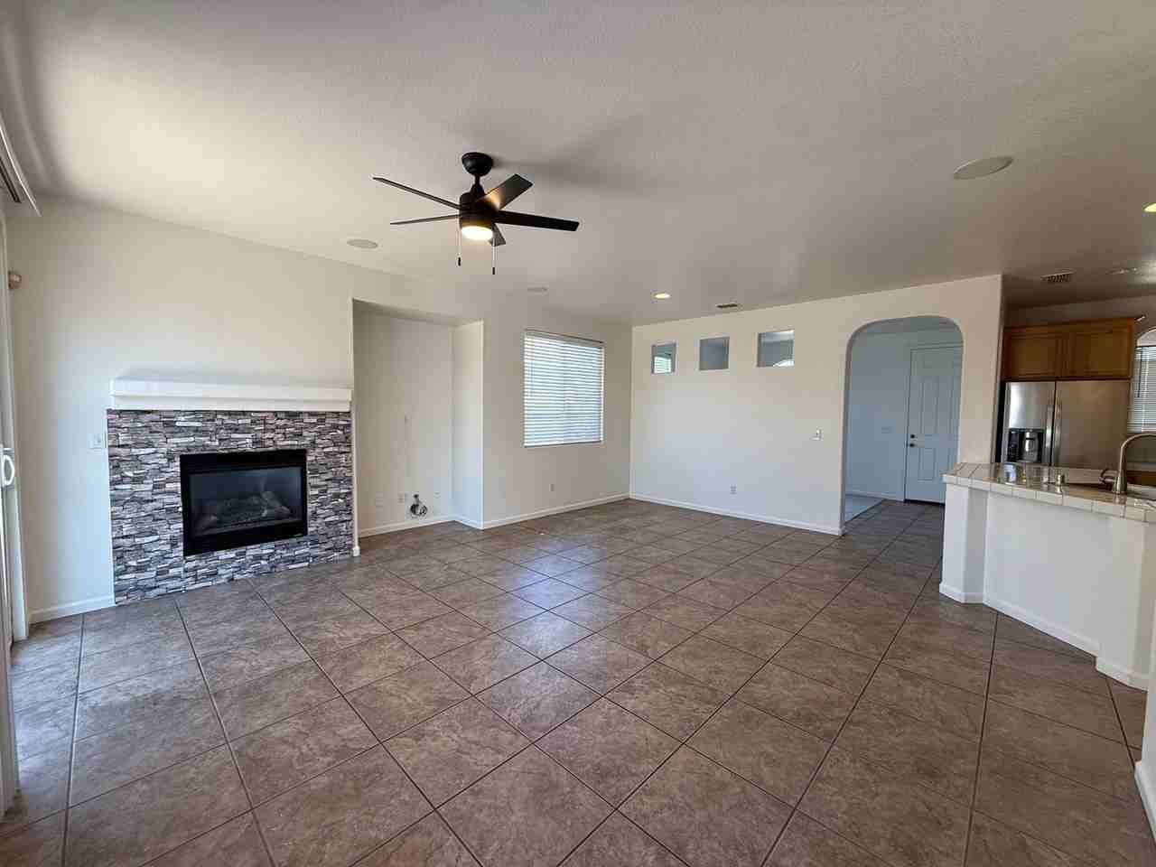 10136 Waterfield Dr - Photo 4 of 15