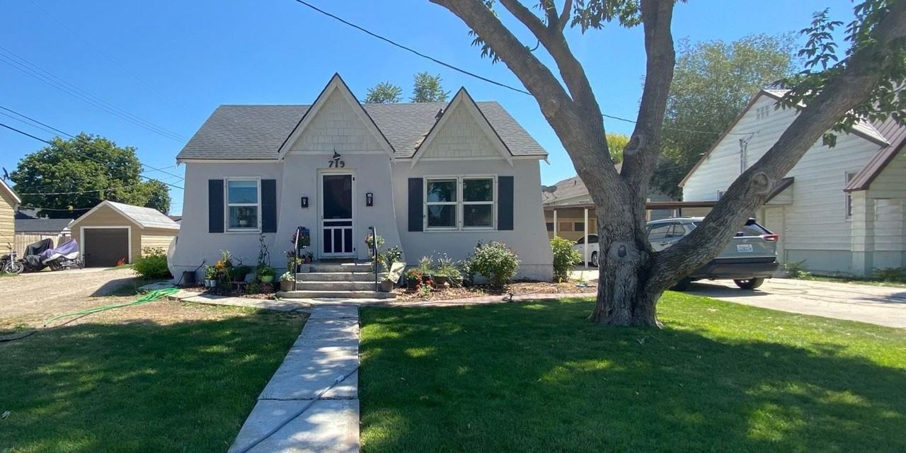 719 S 10th Ave