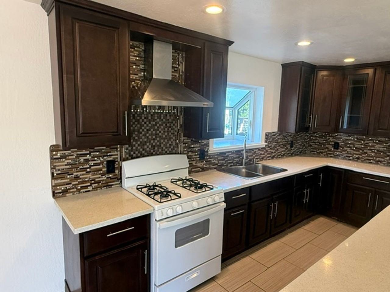 1712 14th St - Photo 6 of 36