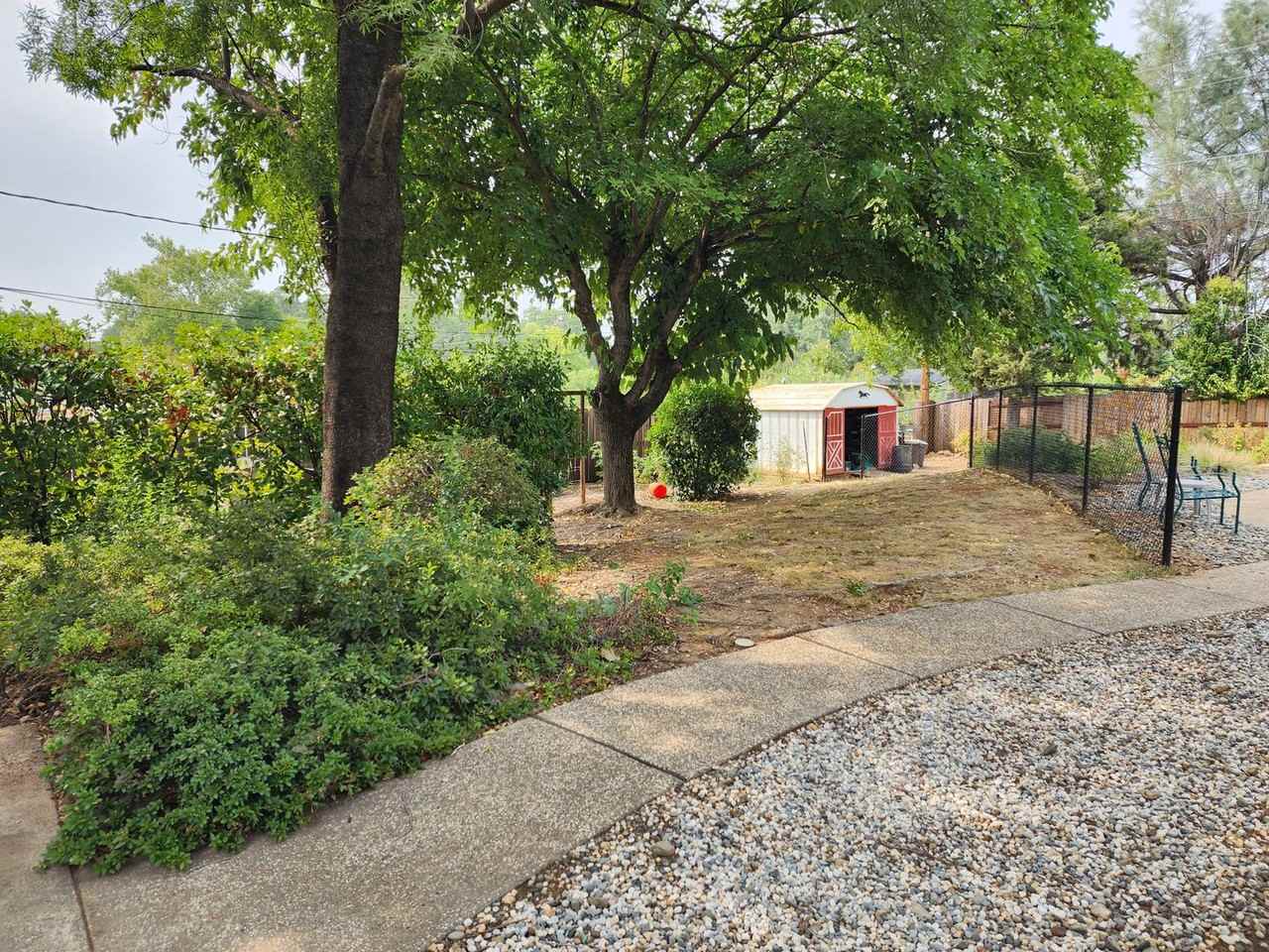 1412 Mistletoe Ln - Photo 7 of 36