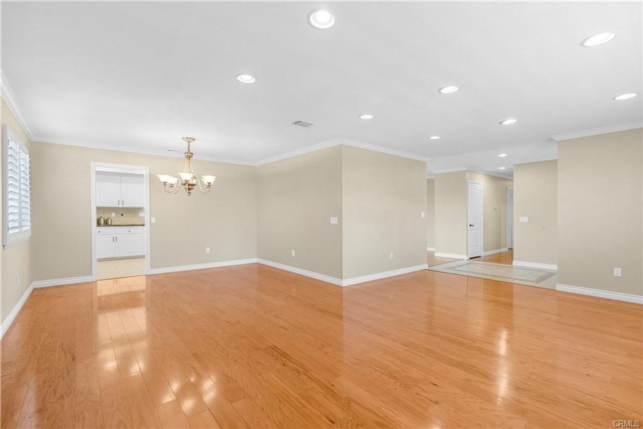 1460 Timberlane Dr - Photo 3 of 4