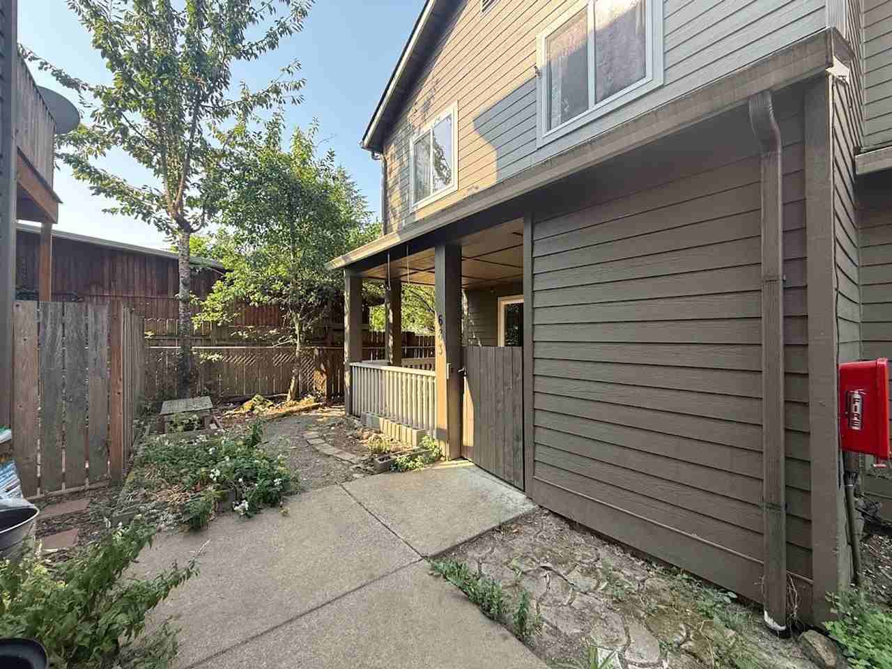 683 Se 197th Ave - Photo 2 of 46