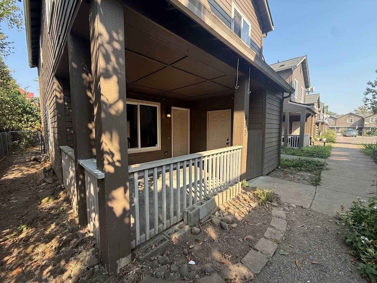 683 Se 197th Ave - Photo 3 of 46