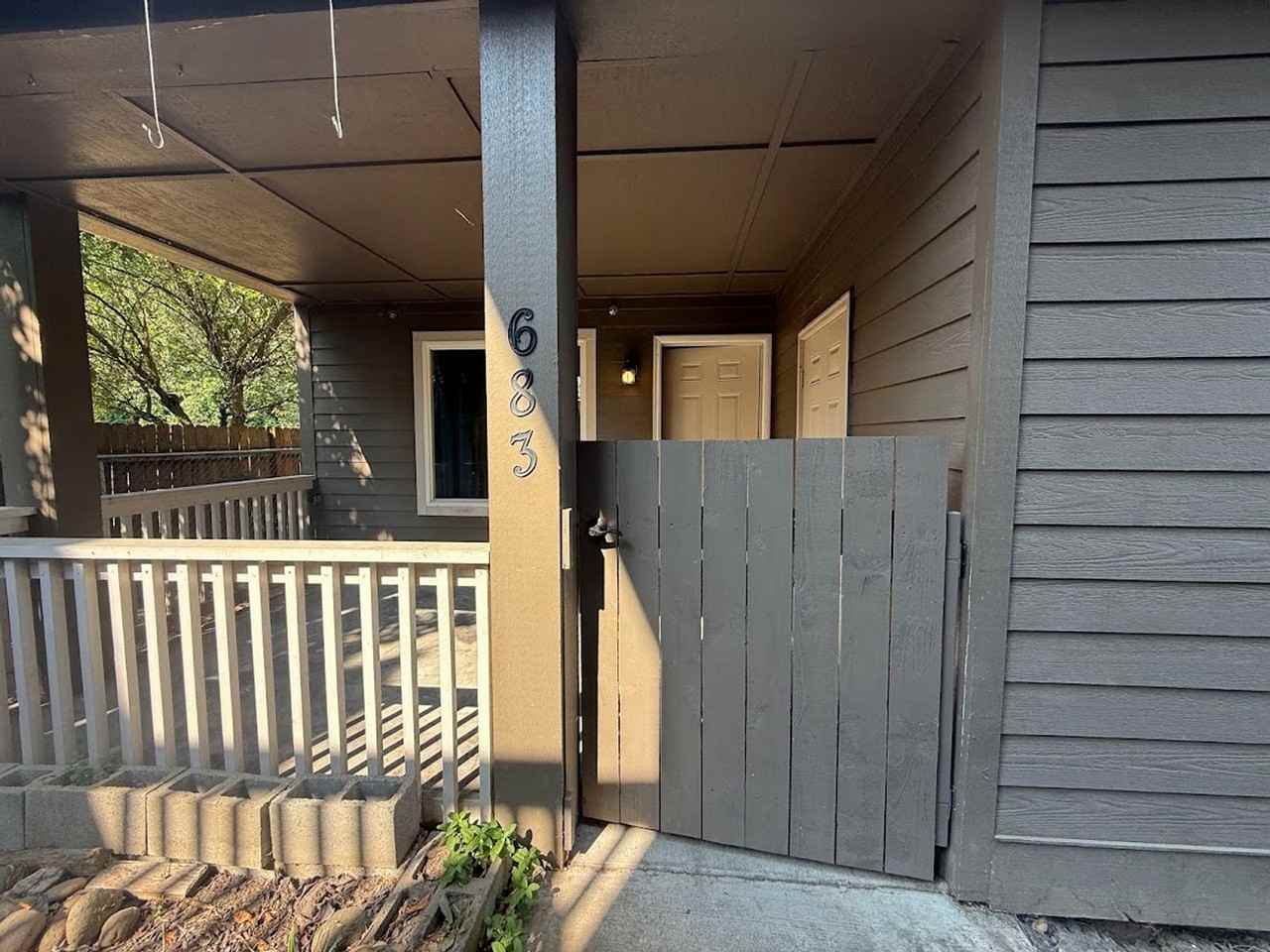 683 Se 197th Ave - Photo 4 of 46