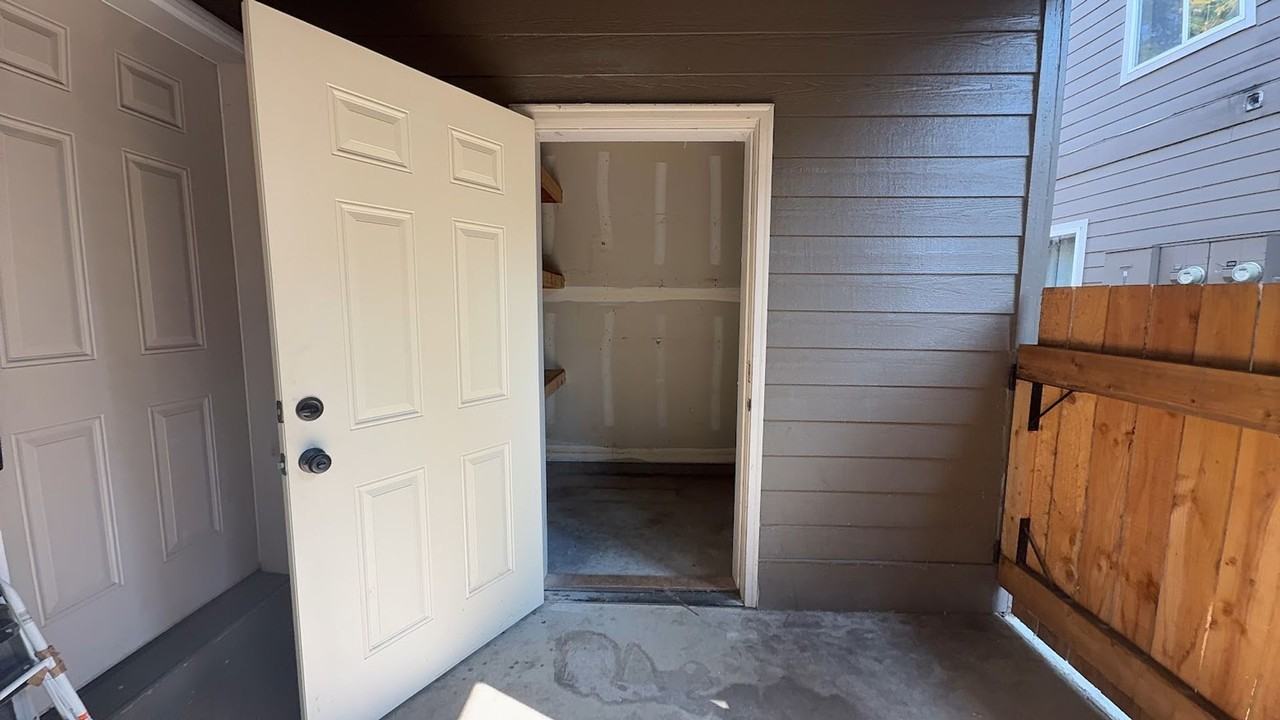 683 Se 197th Ave - Photo 5 of 46